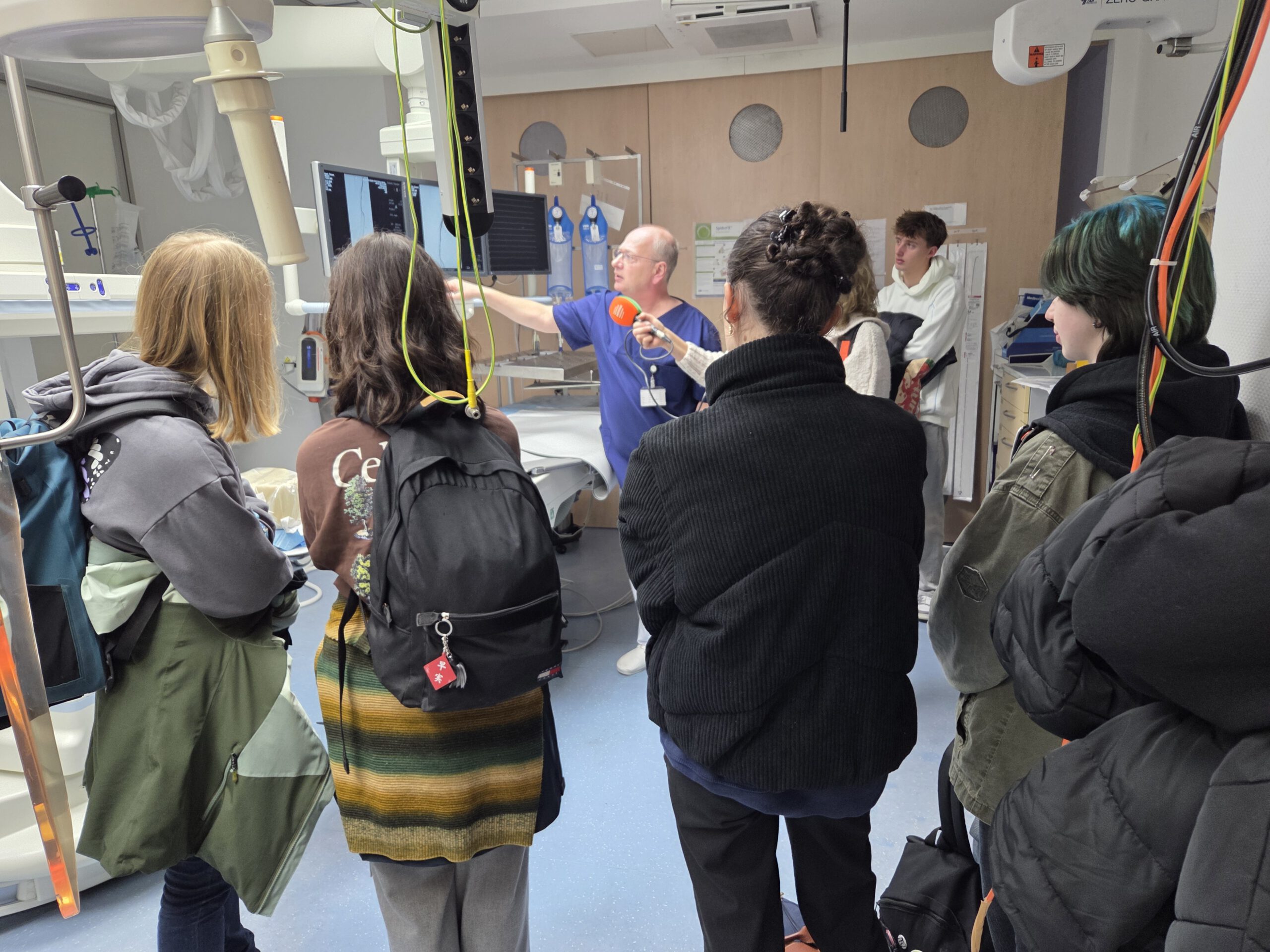 Reportage: Wahlfach BioMed – Wie ein Gymnasium seine Schüler auf Medizinberufe vorbereitet